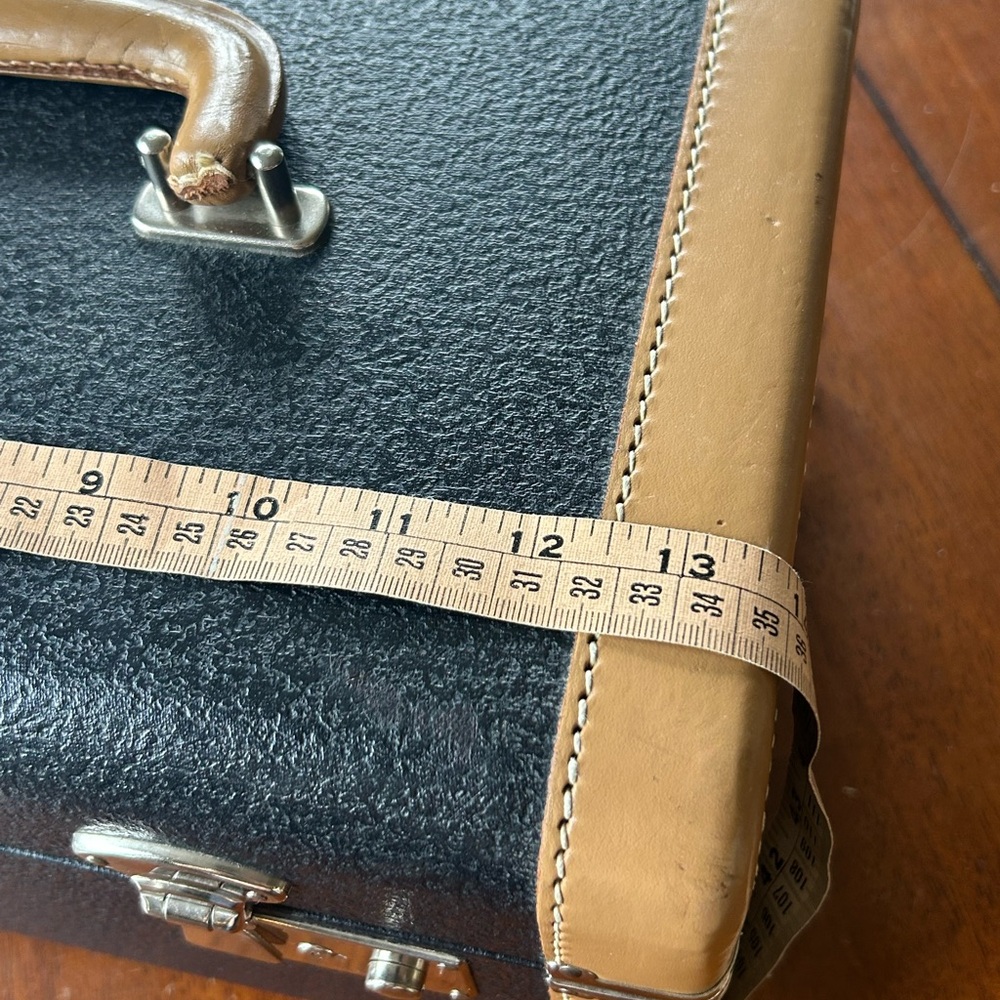 VINTAGE McBrine Cosmetics Train Case Luggage EUC - Picture 15 of 16